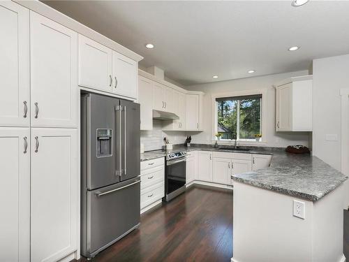 620 Elk Trail, Parksville, BC - Indoor Photo Showing Kitchen With Upgraded Kitchen