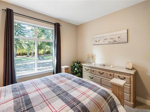 620 Elk Trail, Parksville, BC - Indoor Photo Showing Bedroom