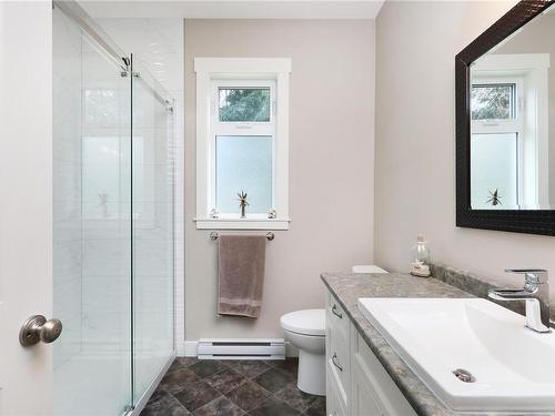 620 Elk Trail, Parksville, BC - Indoor Photo Showing Bathroom