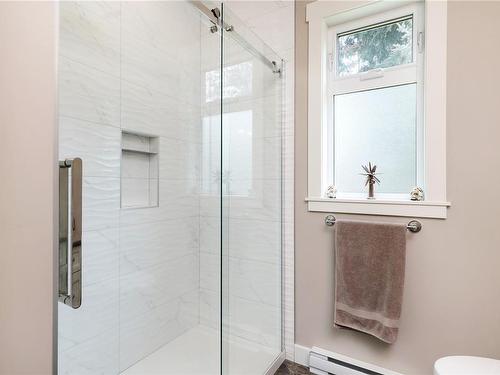 620 Elk Trail, Parksville, BC - Indoor Photo Showing Bathroom