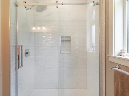 620 Elk Trail, Parksville, BC - Indoor Photo Showing Bathroom