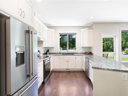 620 Elk Trail, Parksville, BC - Indoor Photo Showing Kitchen With Upgraded Kitchen