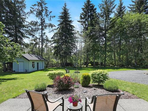 620 Elk Trail, Parksville, BC - Outdoor With Backyard