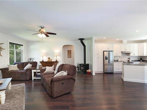 620 Elk Trail, Parksville, BC - Indoor Photo Showing Living Room