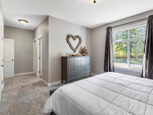 620 Elk Trail, Parksville, BC - Indoor Photo Showing Bedroom