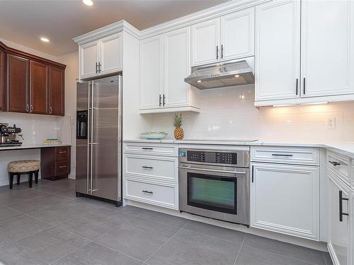5075 Clutesi St, Saanich, BC - Indoor Photo Showing Kitchen With Upgraded Kitchen