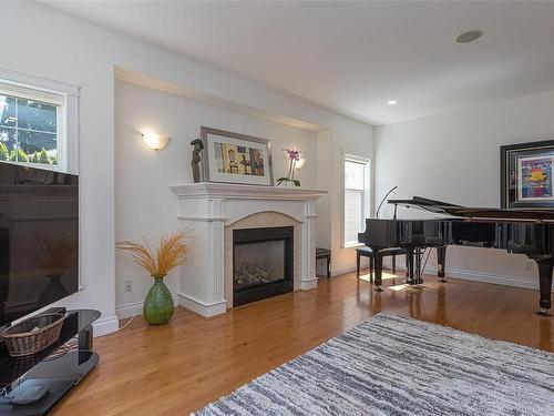 5075 Clutesi St, Saanich, BC - Indoor Photo Showing Living Room With Fireplace