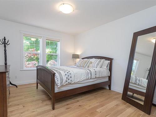 5075 Clutesi St, Saanich, BC - Indoor Photo Showing Bedroom