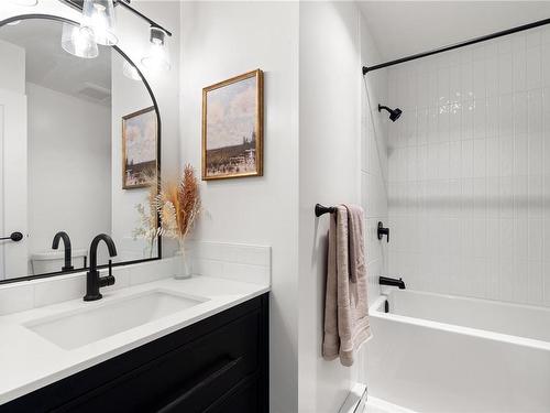 103-3048 Washington Ave, Victoria, BC - Indoor Photo Showing Bathroom