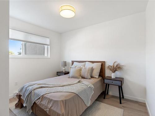 103-3048 Washington Ave, Victoria, BC - Indoor Photo Showing Bedroom