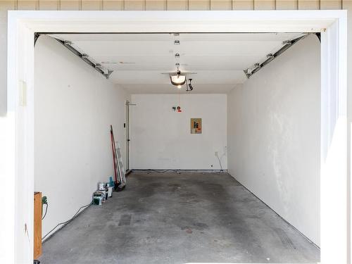 103-3048 Washington Ave, Victoria, BC - Indoor Photo Showing Garage