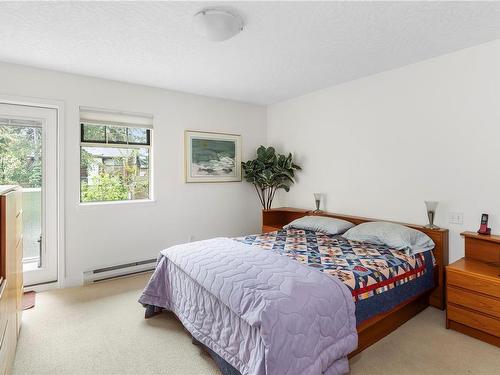 9-850 Parklands Dr, Esquimalt, BC - Indoor Photo Showing Bedroom