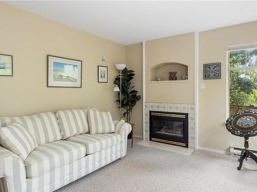 9-850 Parklands Dr, Esquimalt, BC - Indoor Photo Showing Living Room With Fireplace