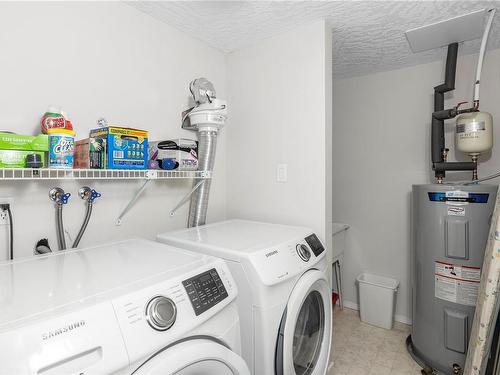 9-850 Parklands Dr, Esquimalt, BC - Indoor Photo Showing Laundry Room