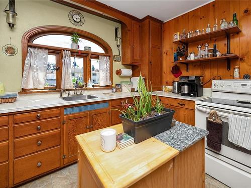 976 Preston Way, Langford, BC - Indoor Photo Showing Kitchen