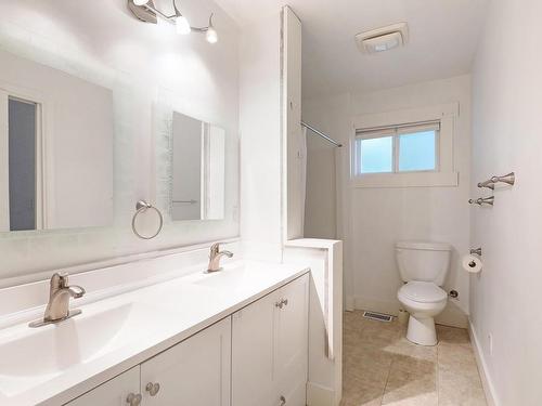 1804 Robb Ave, Comox, BC - Indoor Photo Showing Bathroom