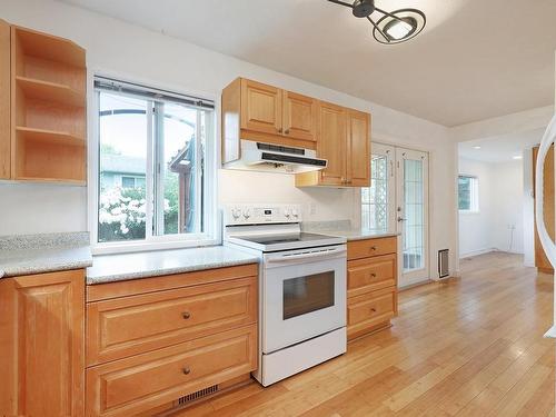 1804 Robb Ave, Comox, BC - Indoor Photo Showing Kitchen