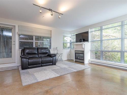 10-821 Tyee Rd, Victoria, BC - Indoor Photo Showing Living Room With Fireplace