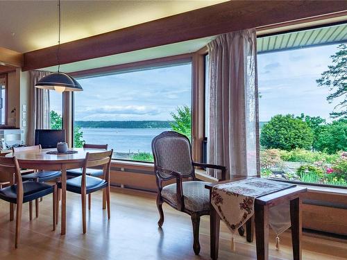 415 Carnegie St, Campbell River, BC - Indoor Photo Showing Dining Room