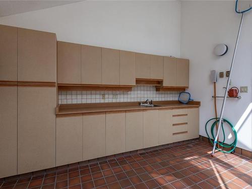 415 Carnegie St, Campbell River, BC - Indoor Photo Showing Kitchen