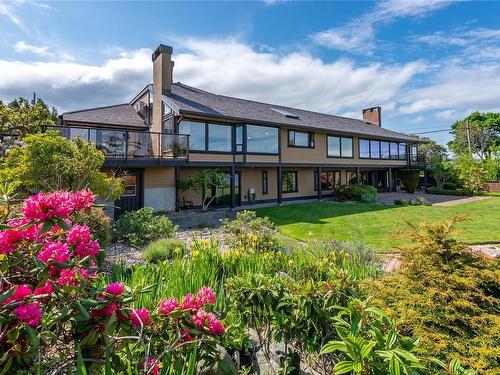 415 Carnegie St, Campbell River, BC - Outdoor With Deck Patio Veranda With Facade