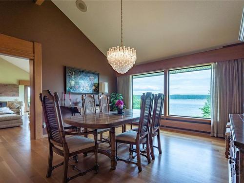 415 Carnegie St, Campbell River, BC - Indoor Photo Showing Dining Room