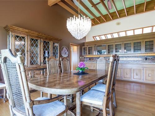 415 Carnegie St, Campbell River, BC - Indoor Photo Showing Dining Room