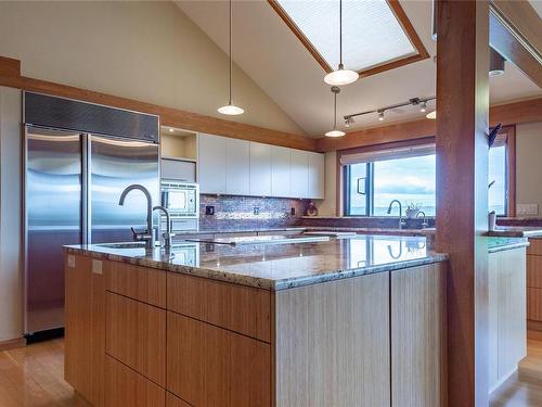 415 Carnegie St, Campbell River, BC - Indoor Photo Showing Kitchen With Upgraded Kitchen