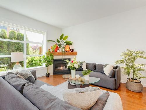 19-4009 Cedar Hill Rd, Saanich, BC - Indoor Photo Showing Living Room With Fireplace