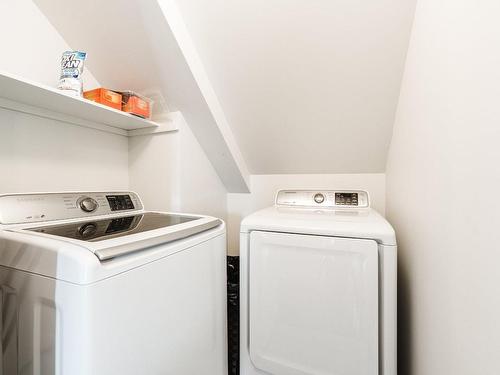 Salle de lavage - 3909 Rue Bernard-Hubert, Longueuil (Saint-Hubert), QC - Indoor Photo Showing Laundry Room