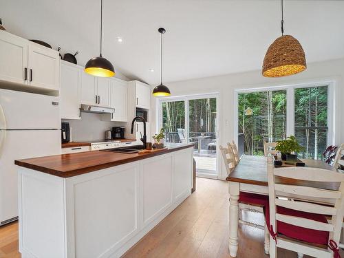 Vue d'ensemble - 32Z Rue Du Hameau, Saint-Hippolyte, QC - Indoor Photo Showing Dining Room