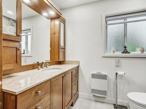 Salle de bains - 981 Rue Dion, Longueuil (Greenfield Park), QC - Indoor Photo Showing Bathroom