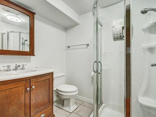 Bathroom - 981 Rue Dion, Longueuil (Greenfield Park), QC - Indoor Photo Showing Bathroom