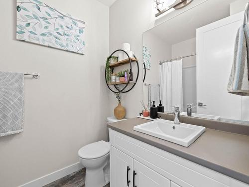 113-2575 Elston Drive, Kamloops, BC - Indoor Photo Showing Bathroom
