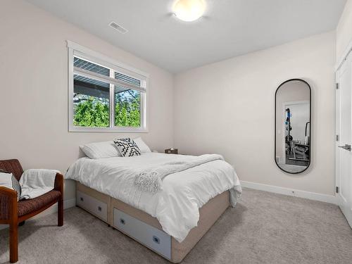 113-2575 Elston Drive, Kamloops, BC - Indoor Photo Showing Bedroom