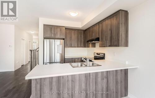 25 Vanilla Trail, Thorold, ON - Indoor Photo Showing Kitchen With Stainless Steel Kitchen With Double Sink With Upgraded Kitchen