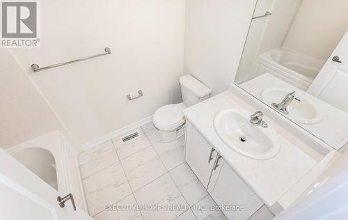 25 Vanilla Trail, Thorold, ON - Indoor Photo Showing Bathroom