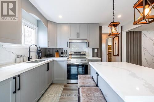 3 Hillside Drive, Kawartha Lakes (Little Britain), ON - Indoor Photo Showing Kitchen With Upgraded Kitchen