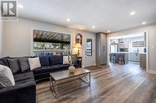 3 Hillside Drive, Kawartha Lakes (Little Britain), ON - Indoor Photo Showing Living Room