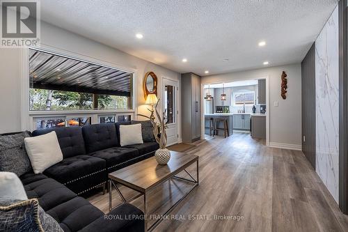 3 Hillside Drive, Kawartha Lakes (Little Britain), ON - Indoor Photo Showing Living Room