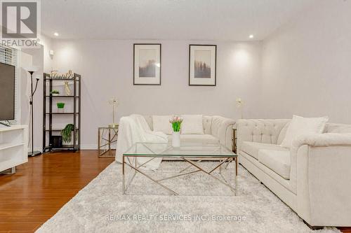 3120 Highbourne Crescent, Oakville, ON - Indoor Photo Showing Living Room