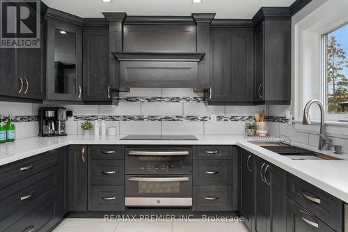 32 Sterritt Drive, Brampton, ON - Indoor Photo Showing Kitchen With Upgraded Kitchen