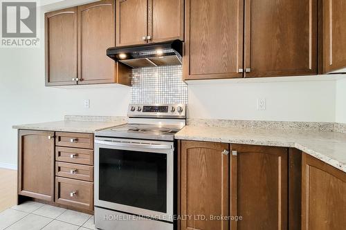 8847 Chickory Trail, Niagara Falls, ON - Indoor Photo Showing Kitchen