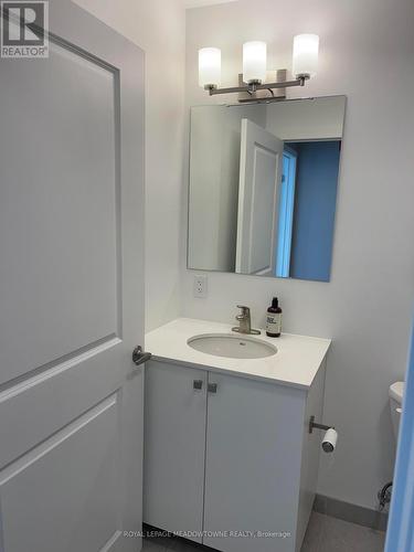 407 - 19B West Street N, Kawartha Lakes, ON - Indoor Photo Showing Bathroom