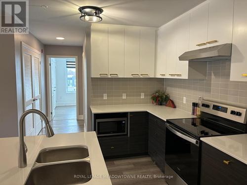 407 - 19B West Street N, Kawartha Lakes, ON - Indoor Photo Showing Kitchen With Double Sink With Upgraded Kitchen