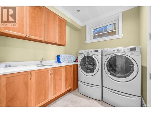 4000 W 34 Avenue, Vancouver, BC - Indoor Photo Showing Laundry Room