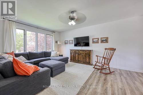 29 Finlayson Drive, Zorra, ON - Indoor Photo Showing Living Room