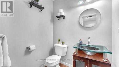 1226 Darnley Boulevard, London, ON - Indoor Photo Showing Bathroom