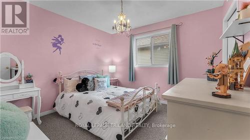 1226 Darnley Boulevard, London, ON - Indoor Photo Showing Bedroom