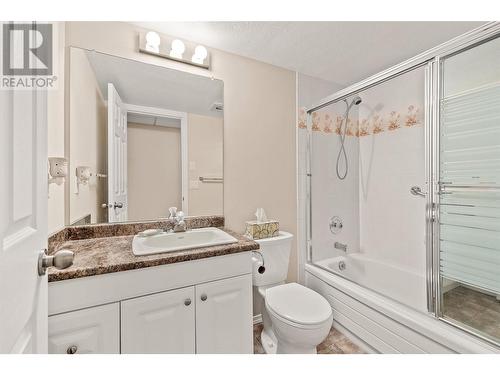 2200 Gordon Drive Unit# 11, Kelowna, BC - Indoor Photo Showing Bathroom